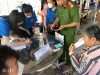 Công an xã Thạnh Tân hướng dẫn người dân cài đặt ứng dụng (VneID) mức 1,2