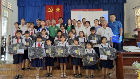 Đoàn thanh niên xã Thạnh Tân tổ chức Chương trình “Kết nối tri thức - Tiếp sức đến trường”